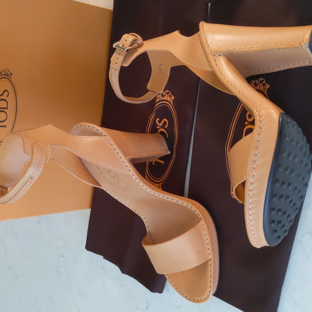 Gorgeous Tod's Tan Platform Sandal Size 37.5 NIB